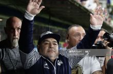 Maradonaning qizlari Diegoni sudga beradi