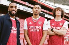 "Arsenal" yangi mavsum uchun uy liboslarini namoyish etdi 