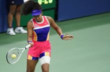 Olamsport: Tennischi qizlarning 2020 yildagi eng ajoyib uchta libosi, Ostapenko ob-havo malumotlari bilan tanishtiruvchi rolida