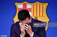 Ko'z yoshlar, alamli matbuot anjumani - Leo Messi "Barselona"dagi so'nggi matbuot anjumanida ishtirok etdi