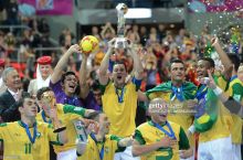 Futzal. Mundiallar tarixi. Ilk bor o'zbek hakami ishlagan mundialda Braziliya pentakampeonga aylandi. JCH-2012