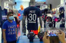 Messi futbolkalari Neymarnikidan 50 % yaxshiroq sotilmoqda