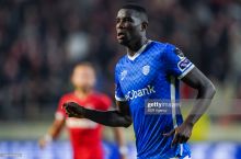 "Atletiko" va "Inter" forvard Onuachuga qiziqmoqda. "Genk" 201 sm bo'yga ega eng yaxshi to'purari uchun 25 mln evro olmoqchi