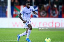 Umtiti "Barselona"da qolish uchun shartnoma shartlarini qaytadan ko'rib chiqishga tayyor