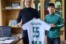 "Neftchi" ikki nafar yosh futbolchi bilan shartnomani uzaytirdi