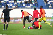 "Navruz Cup-2022". Uganda Tojikistonni penaltilar seriyasida mag'lub etib, finalga chiqqan o'yindan GALEREYA