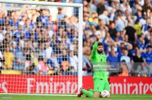 Alisson "CHelsi"ga qarshi penaltilar seriyasi vaqtida hiyla ishlatdi. Payqadingizmi?