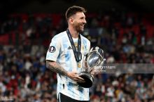 Messi faoliyatidagi 40-sovrinni qo'lga kiritdi, faqatgina bir futbolchida undan ko'p sovrin bor