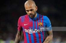 Dani Alves "Barselona"ni klub afsonalariga munosabati uchun tanqid qildi