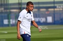 Mbappe o'tgan mavsumning eng yaxshi uch o'yinchilarini sanadi