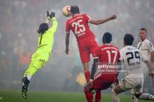 Futbol uchun o'rta maktabdan voz kechgan, penaltilar qaytarish bo'yicha rekordchi Zommer haqida