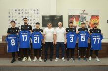 “Metallurg” yangi futbolchilarini tanishtirdi