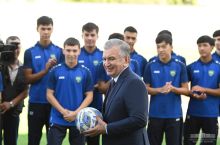 Prezident yosh futbolchilar va soha mutaxassislari bilan uchrashdi