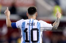 Rasman. Messi Argentina termasidagi faoliyatini yakunlaganidan so'ng hech kimga 10 raqam berilmaydi