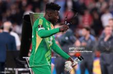 Onana ushbu natijaga erishgan tarixdagi ilk futbolchi