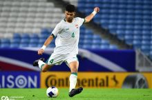 Iroqlik futbolchi muxlislar bilan xayrlashdi va Toshkent tomon yo'lga chiqdi