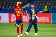 Ямалнинг отаси ўғлини танқид қилувчилар ҳақида: "Одамлар бошқаларга қарайди, кейин ҳасаддан ўлади. Бу уларнинг муаммоси".