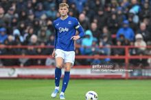 "Манчестер Юнайтед" "Эвертон" ҳимоячиси учун "Тоттенхэм" билан рақобатлашмоқда