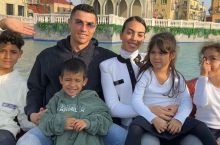 Криштиану Роналду қизини 8 ёши билан табриклади: "Даданг сени жуда яхши кўради ????"