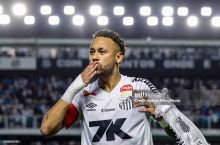 Неймар "Сантос"ни "тортиш"да давом этмоқда. Бу сафар ҳужумчи хет-трик қайд этди