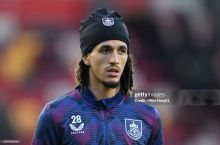 Мухлисга тупурган футболчи 4 ўйинга четлатилди