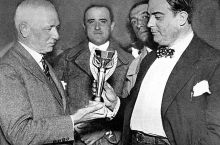 Мундиал тарихи. Футболчи сувга тушиб кетган, майдон четидаги полиция голли узатма берган ҳамда мураббийлар ҳакамлик қилган илк жаҳон чемпионатини ёдга оламиз