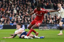 Ван де Вен оғир жароҳат етказгани учун Исакдан кечирим сўради