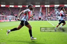 "Ливерпуль” собиқ футболчиси "Манчестер Юнайтед"га Стерлингни сотиб олишни таклиф қилди