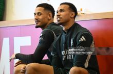 Салиба ва Габриэль қуруқ ўйинлар бўйича АПЛ тарихида иккинчи ўринга чиқиб қолди. Олдинда Фердинанд - Видич жуфтлиги бор