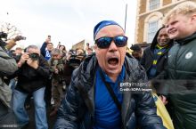 ЕЧЛ. Неаполда "Челси"нинг икки мухлиси шифохонага ётқизилди, бирига пичоқ билан ҳужум қилинган бўлиши мумкин