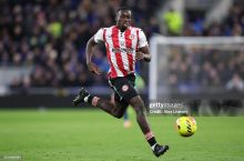 Манчестер грандлари "Брентфорд" ҳимоячиси учун курашади