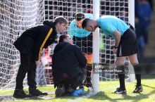 Англия кубоги ўйини тўр тешилиши сабабли кеч бошланди