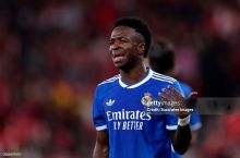 Vinisius ikkinchi o'ringa ko'tarilib oldi