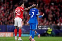 "Бу ЖЧни Месси ютган, сен эмас!" — Снейдер Отамендининг Винисиусга қилган қилиғини масхара қилди