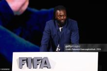 Адебайор АПЛ ғолибини тахмин қилди