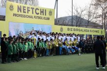 "Neftchi" yangi futbolchilarni tanishtirdi