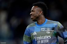 "Чўққида!" Винисиус Жуниор "Оскар" ютган Майкл Б. Жорданни қутлади