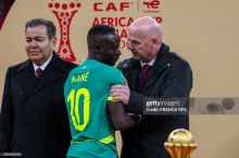 Шармандагарчилик давом этади: CAF Садио Манеден Африка Миллатлари Кубогининг энг яхши ўйинчиси совринини қайтаришни талаб қилди