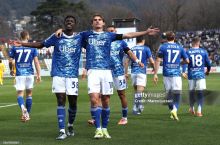 А Серия. "Комо" кетма-кет бешинчи ғалабасини қайд этди